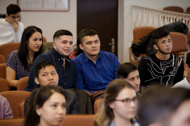 Студенты-иностранцы СПбГПМУ провели «Брейн-ринг» 15