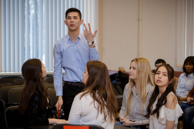 Студенты-иностранцы СПбГПМУ провели «Брейн-ринг» 45