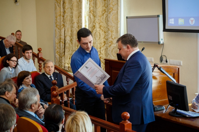 На ученом совете впервые вручены именные стипендии студентам 11