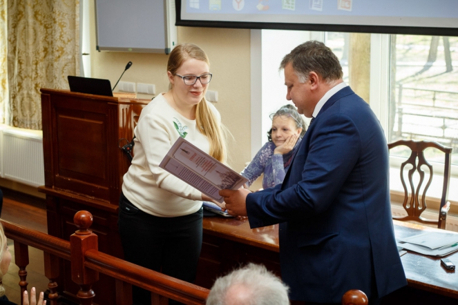 На ученом совете впервые вручены именные стипендии студентам 12