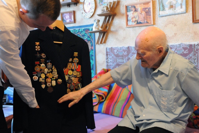 Студенты навестили ветерана войны в его 100-летний юбилей