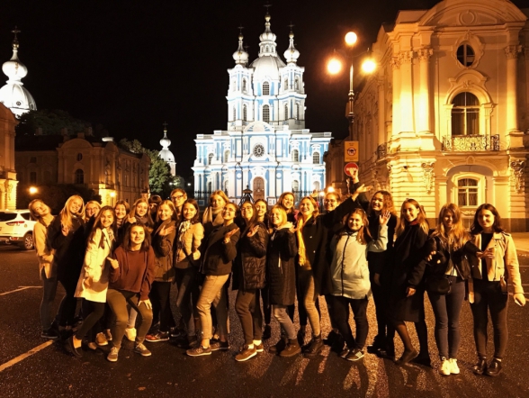 Первокурсники СПбГПМУ познакомились с историей Петербурга