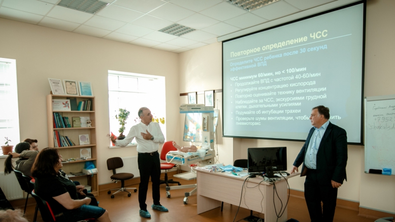 Неонатологи СПбГПМУ проводят мастер класс для коллег из Армении