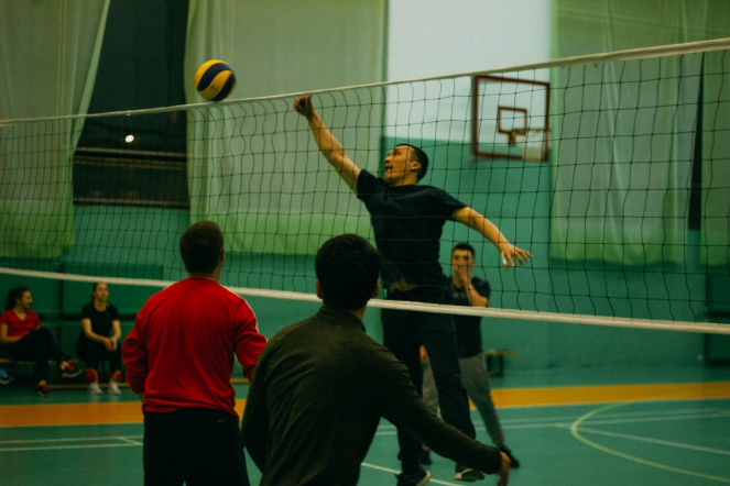 Студенты посоревновались с администрацией СПбГПМУ 12