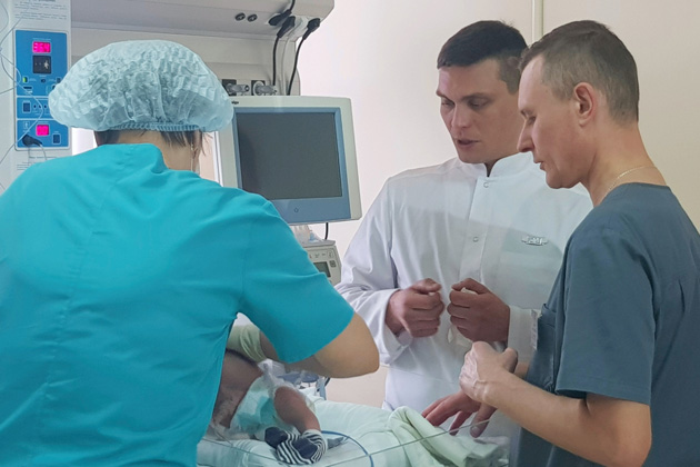 Неонатолог СПбГПМУ провел мастер-классы для врачей Кузбасса