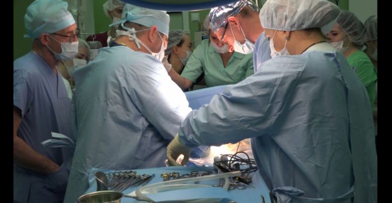 Хирурги СПбГПМУ провели уникальную операцию беременной женщине