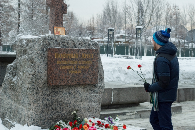 Студенты СПбГПМУ возложили цветы в честь 75-ой годовщины полного освобождения Ленинграда от блокады