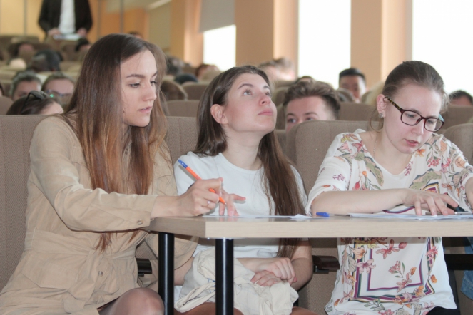 Региональные клиники приглашали студентов СПбГПМУ на работу на Ярмарке вакансий