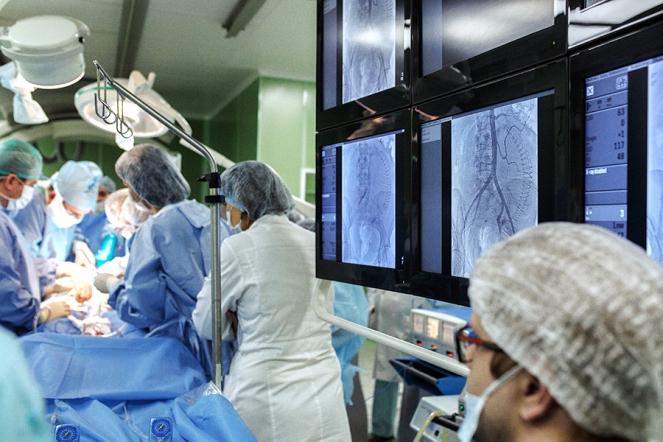 Рентгенхирурги СПбГПМУ спасли недоношенного малыша с редкой патологией сосудов легкого