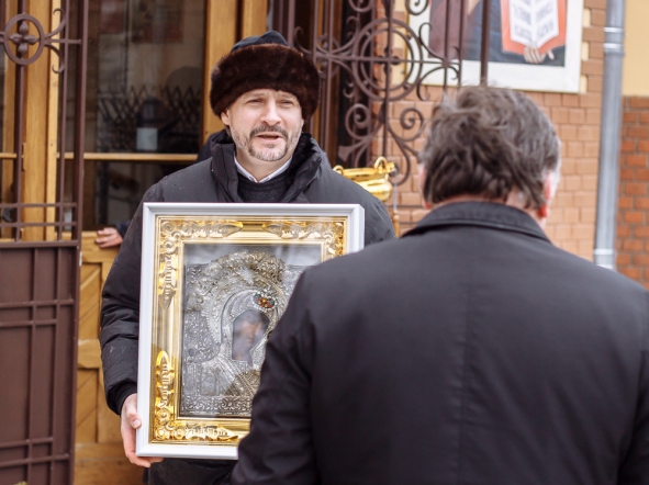 В Педиатрическом университете прошел крестный ход против эпидемии 9