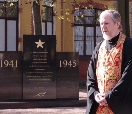 Педиатрический университет воздвиг памятник героям ЛПМИ 3