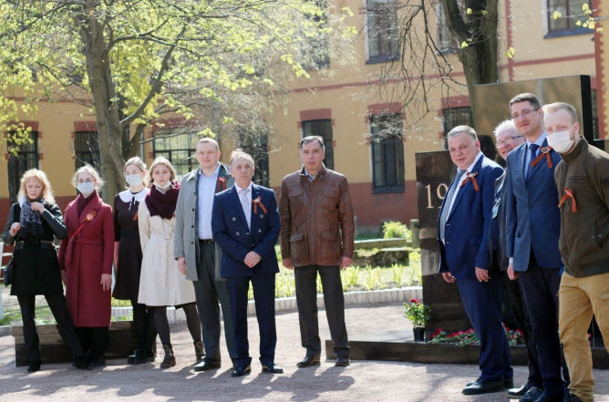 Педиатрический университет воздвиг памятник героям ЛПМИ 8