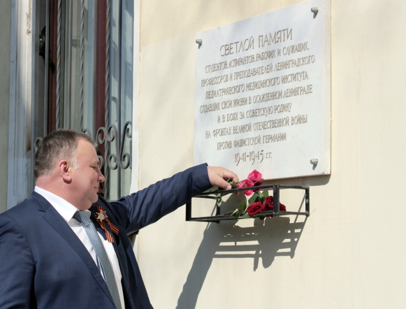 Педиатрический университет воздвиг памятник героям ЛПМИ 11