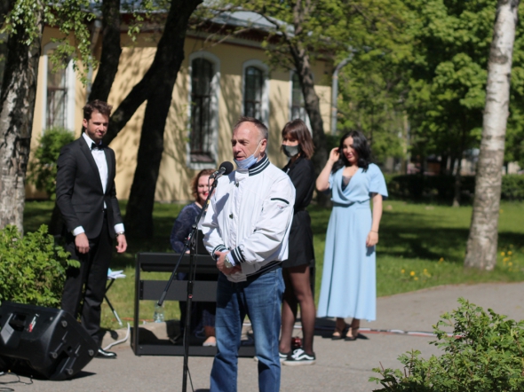 В СПбГПМУ артисты порадовали классической музыкой больных детей 3