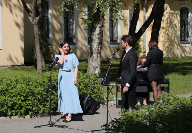 В СПбГПМУ артисты порадовали классической музыкой больных детей 6