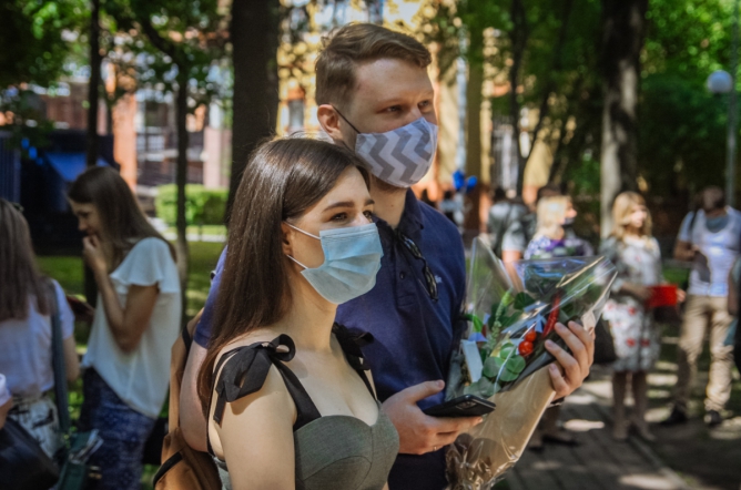 Выпускникам Педиатрического университета вручили дипломы о высшем образовании 3