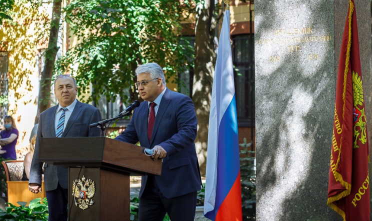 Выпускникам Педиатрического университета вручили дипломы о высшем образовании 6