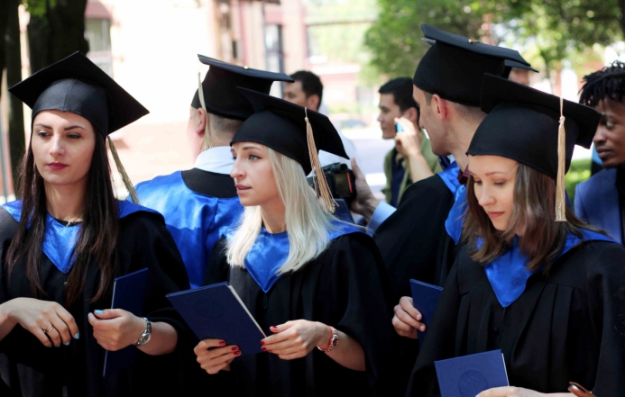 Иностранным выпускникам Педиатрического университета вручили дипломы 5