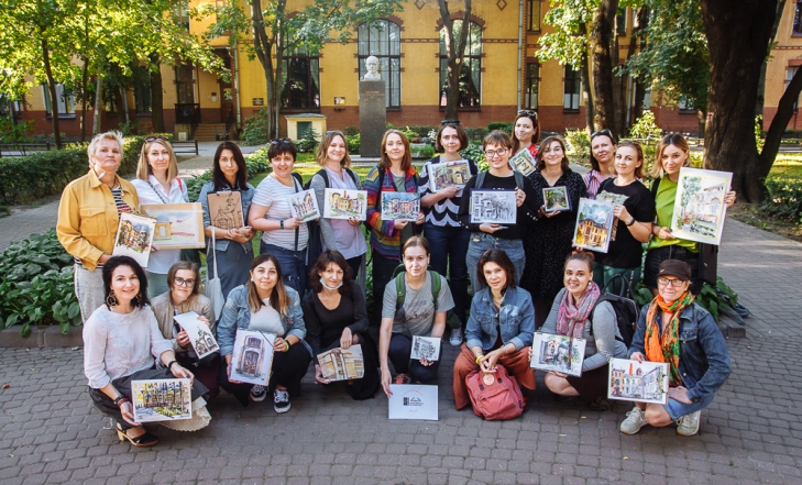 Более 20 художников нарисовали Педиатрический университет 11