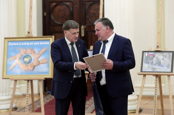 Ректору СПбГПМУ вручили благодарность за  вклад в борьбу с COVID-19