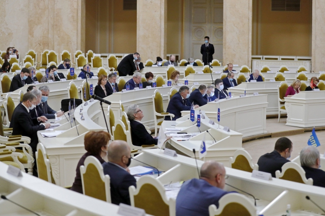 Ректору СПбГПМУ вручили почетный знак за вклад в развитие города