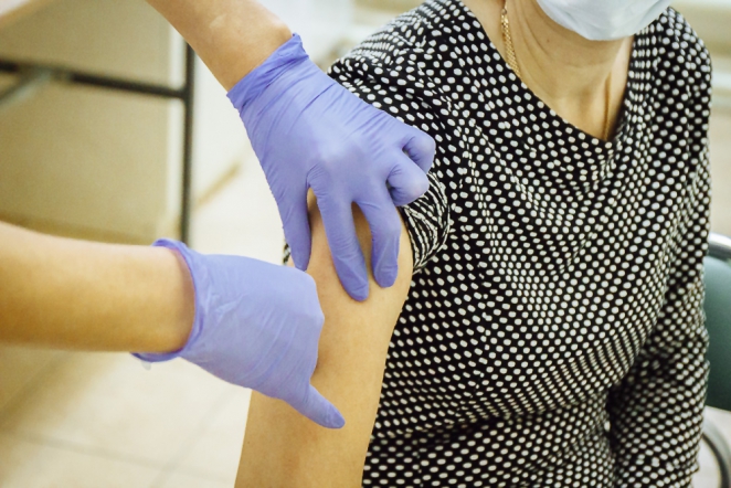 25 сотрудников СПбГПМУ сделали прививки от COVID-19