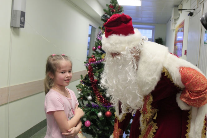 Пациентов клиники СПбГПМУ поздравил Дед Мороз 6