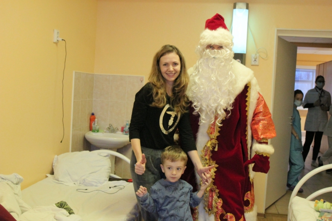 Пациентов клиники СПбГПМУ поздравил Дед Мороз 28