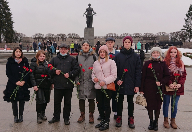 Студенты СПбГПМУ почтили память павших в годы блокады