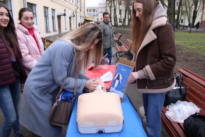 Активисты студенческого совета СПбГПМУ обучили приемам первой помощи