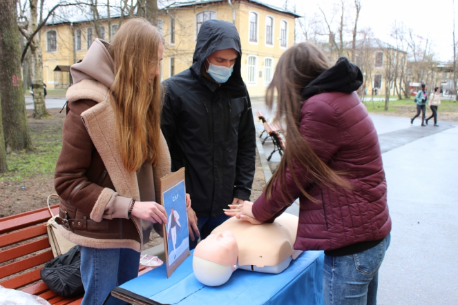 Активисты студенческого совета СПбГПМУ обучили приемам первой помощи 2