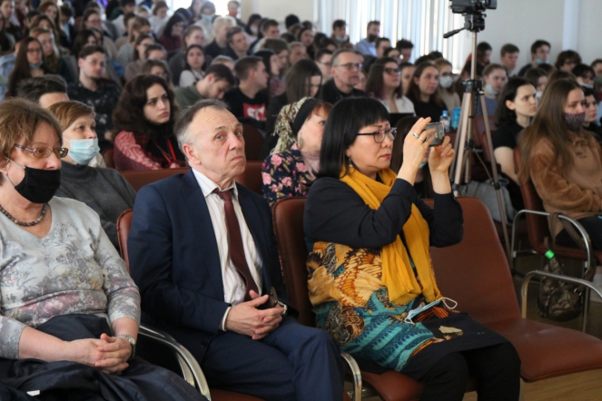 Студенты СПбГПМУ исполнили песни Победы 4