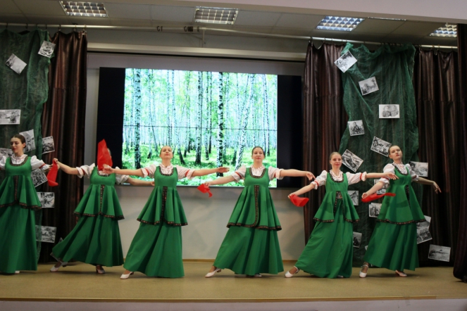 Студенты СПбГПМУ исполнили песни Победы 42