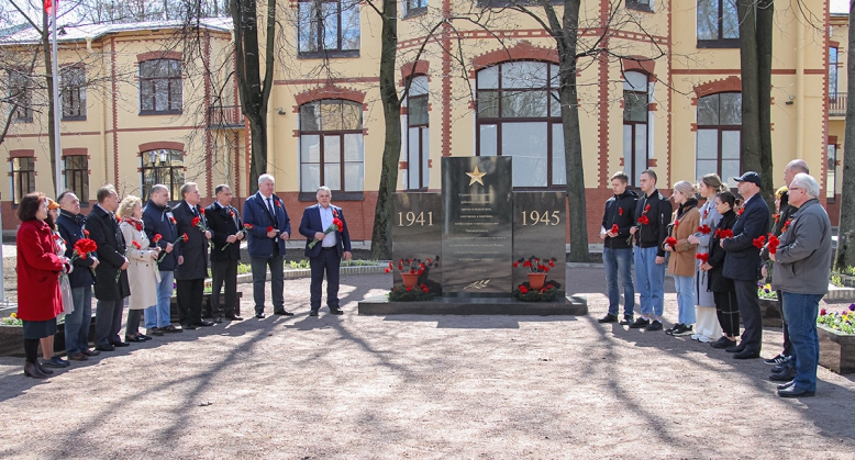 Студенты и сотрудники СПбГПМУ почтили память героев 2