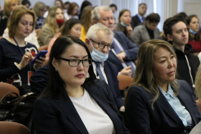 26 мая: Пленарное  заседание 100