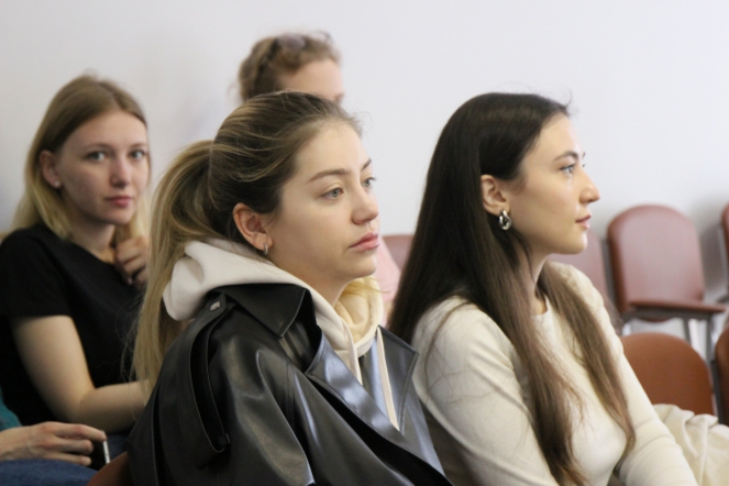 28 мая: Пленарное заседание 18