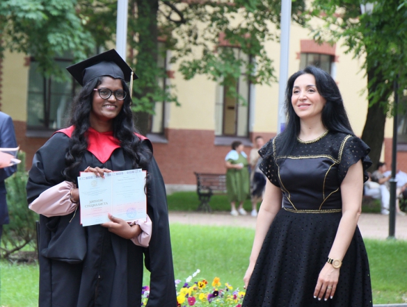 В Педиатрическом университете вручили дипломы выпускникам 83