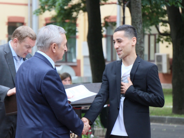 В Педиатрическом университете вручили дипломы выпускникам 87