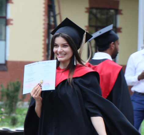 В Педиатрическом университете вручили дипломы выпускникам 98