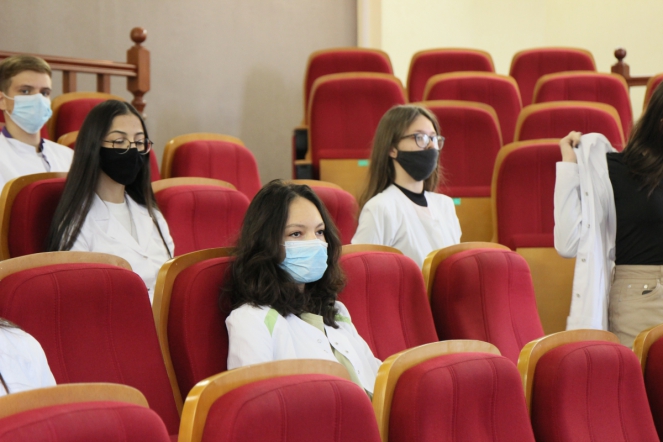 СПбГПМУ посетили школьники с Дальнего Востока 3