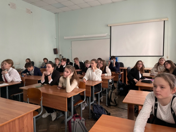 Врачи СПбГПМУ рассказали гимназистам о здоровом образе жизни