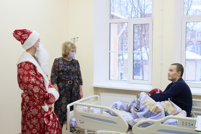 Уполномоченная по правам ребёнка в Ленинградской области посетила СПбГПМУ 8