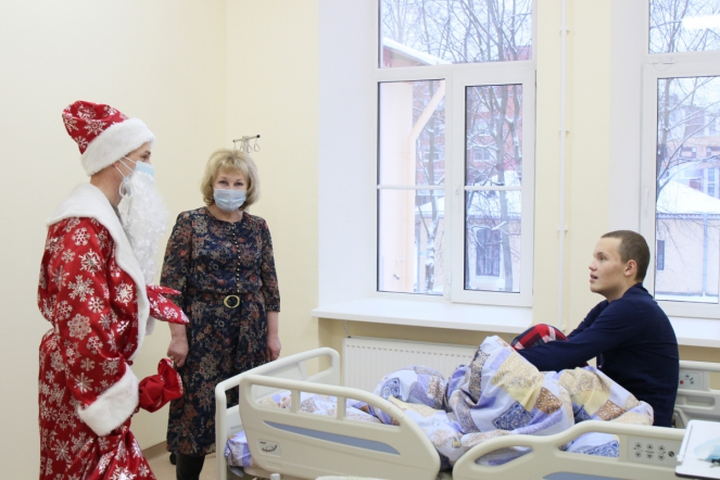 Уполномоченная по правам ребёнка в Ленинградской области посетила СПбГПМУ 9