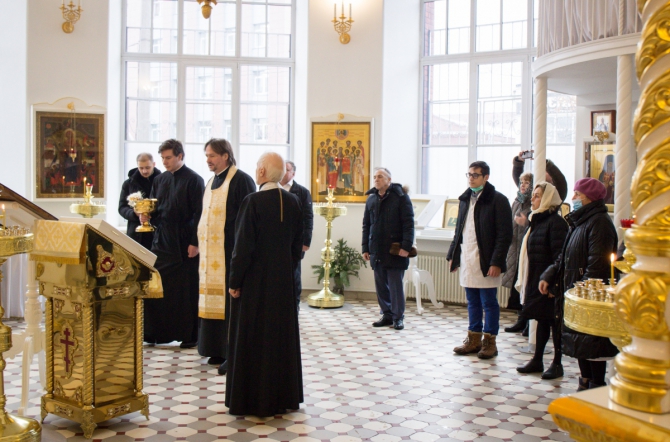 В Педиатрическом университете прошёл крестный ход 7