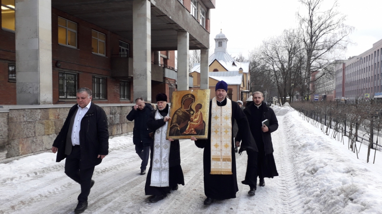 В Педиатрическом университете прошёл крестный ход