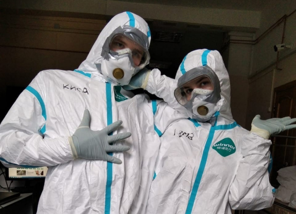 Семейная пара студентов СПБГПМУ рассказала о работе в «красной зоне»