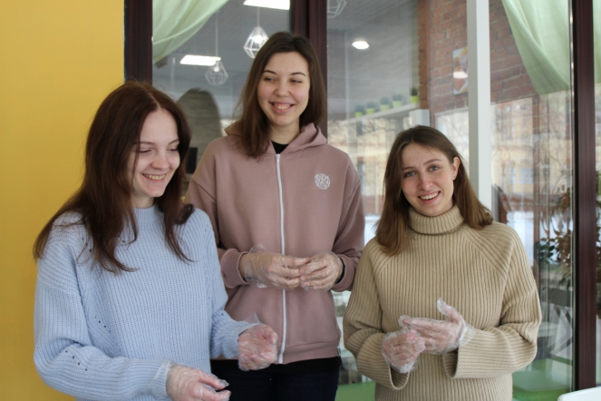 Волонтеры СПбГПМУ угостили пациентов блинами 1