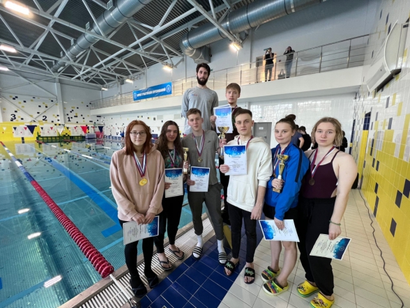 Команда СПбГПМУ взяла серебро в межвузовских соревнованиях по плаванию