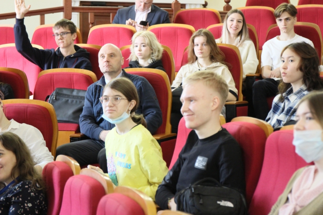 Ямальские школьники посетили Педиатрический университет 18
