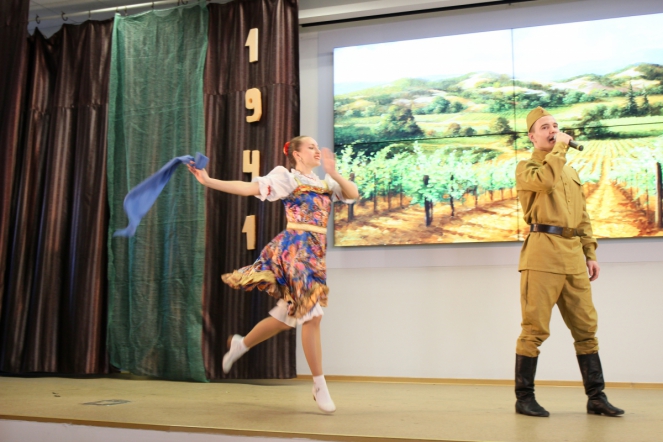 Студенты СПБГПМУ исполнили песни Победы 51